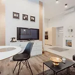 In Vogue Apartments